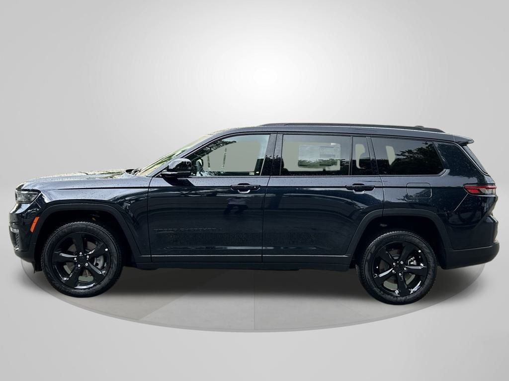 2025 Jeep Grand Cherokee Limited photo 3