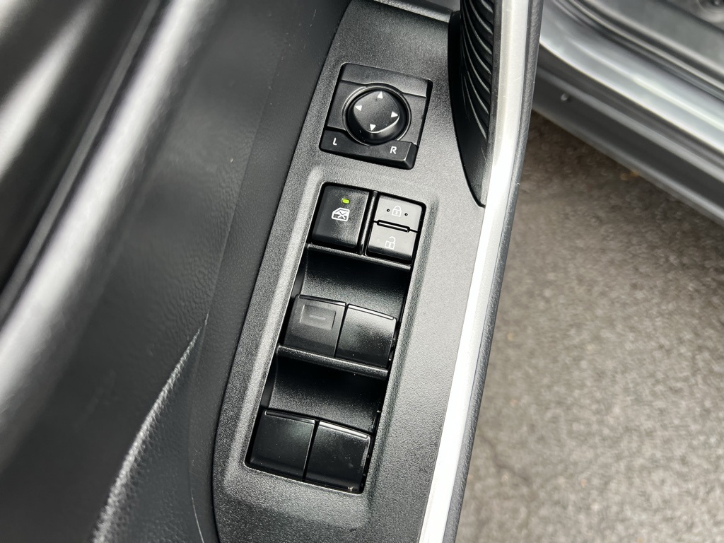 2021 Toyota RAV4 Hybrid LE photo 9