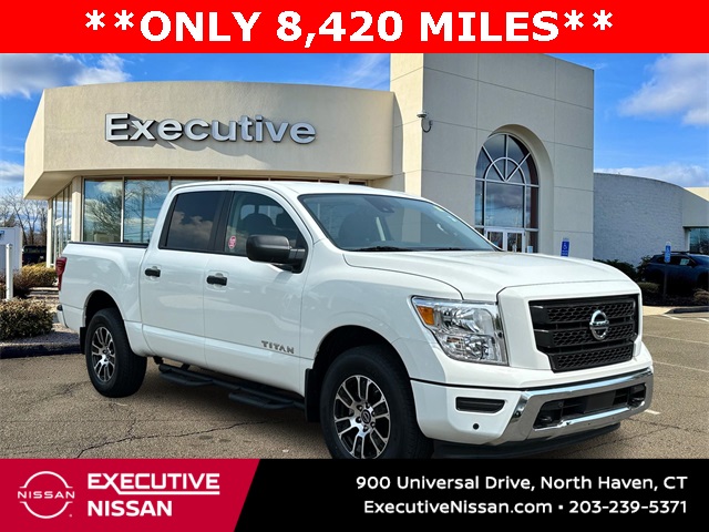 2024 Nissan Titan SV's photo