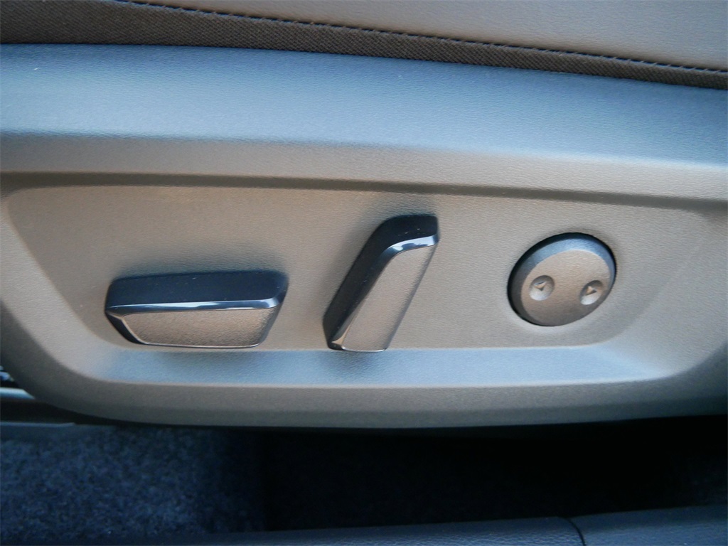 2026 Nissan Rogue SV AWD photo 13