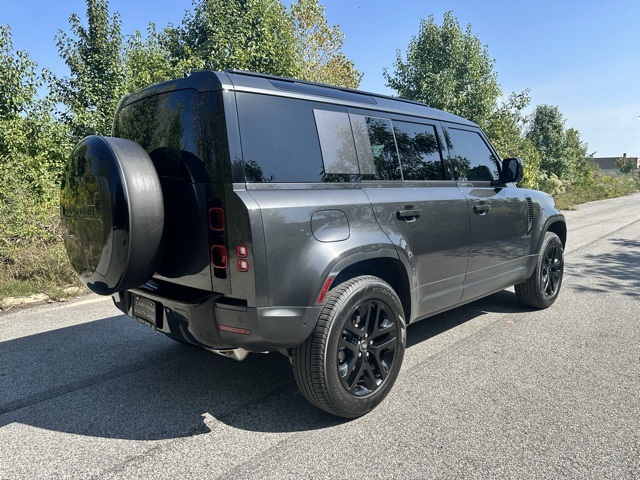 2025 Land Rover Defender 110 S photo 6