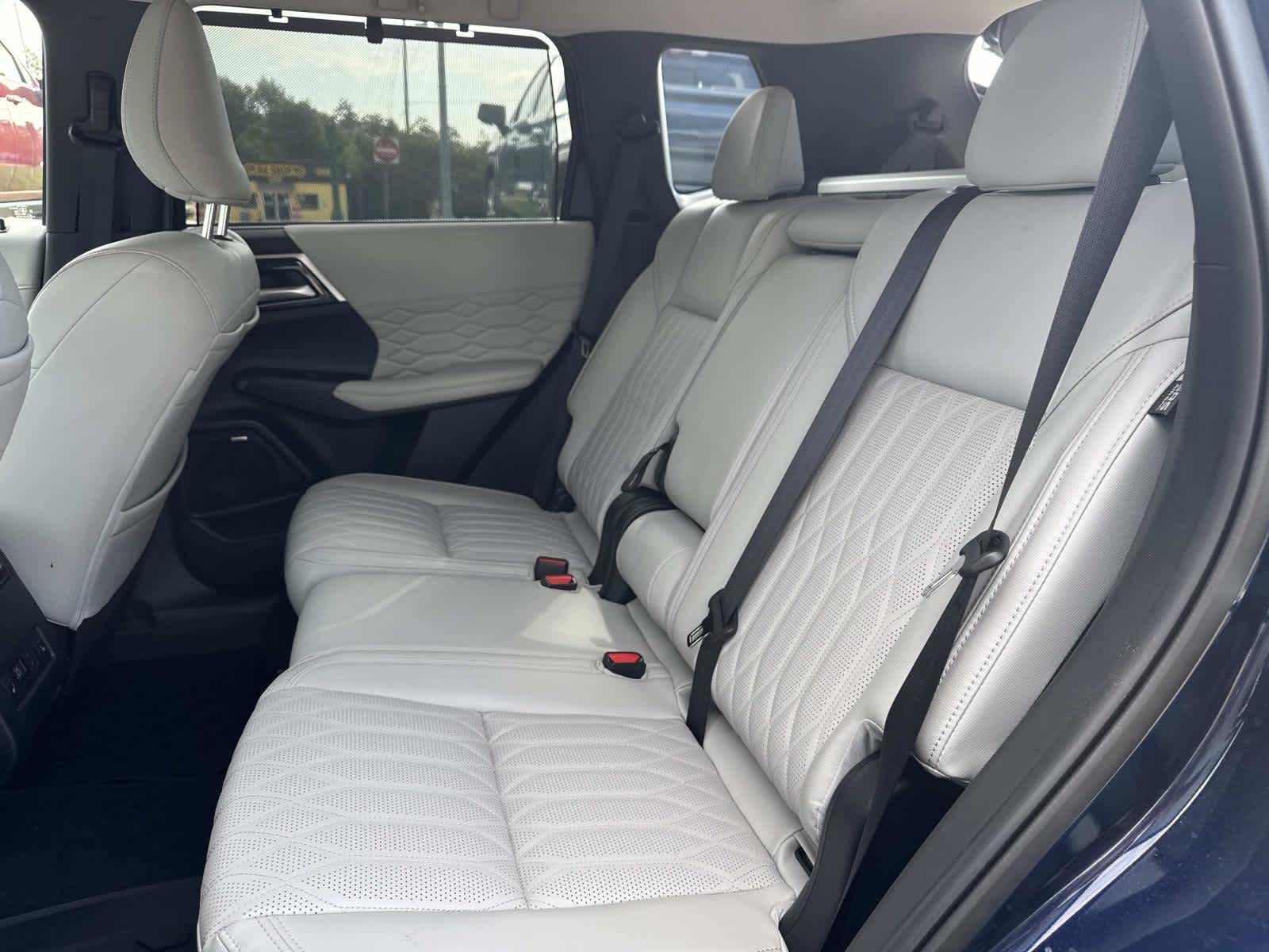 2025 Mitsubishi Outlander SEL photo 7