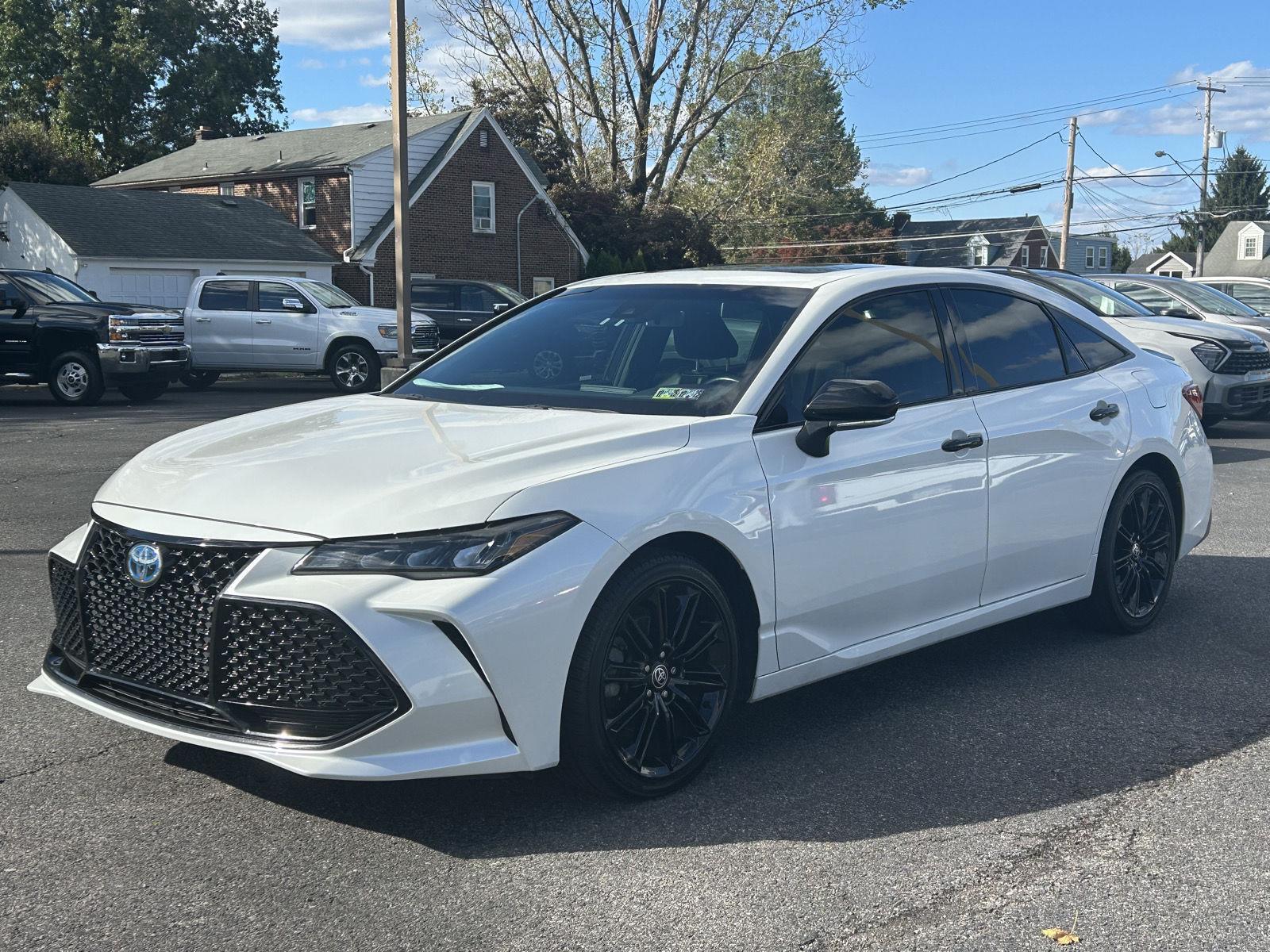 2022 Toyota Avalon Hybrid XSE photo 3