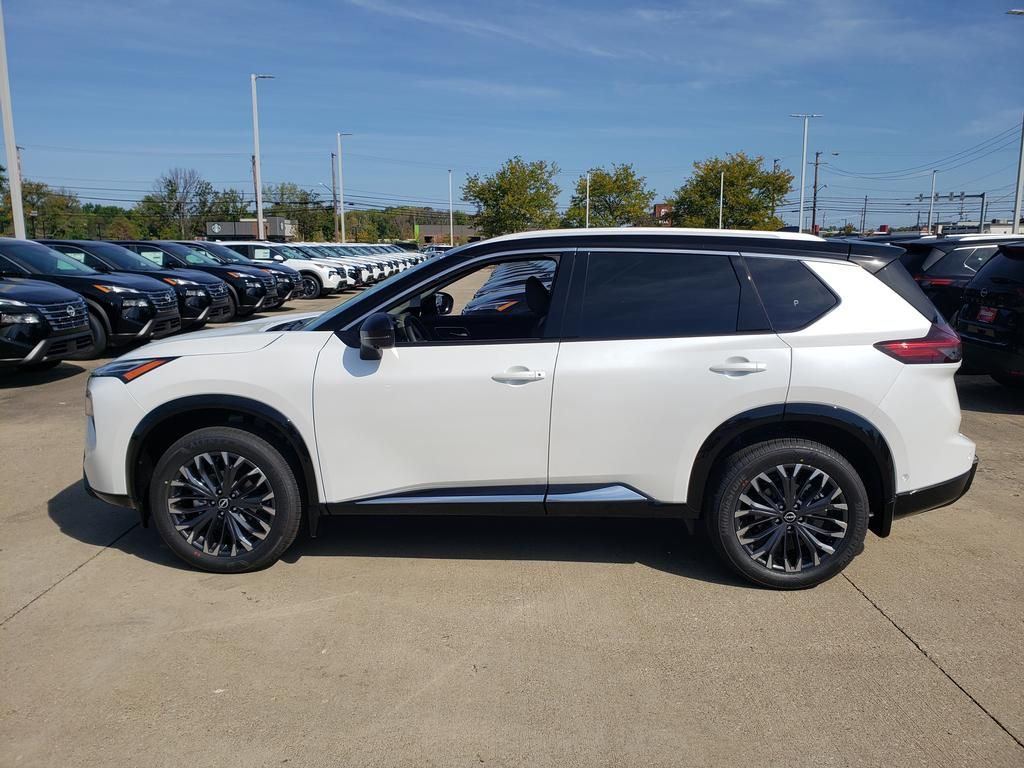 2026 Nissan Rogue Platinum photo 3