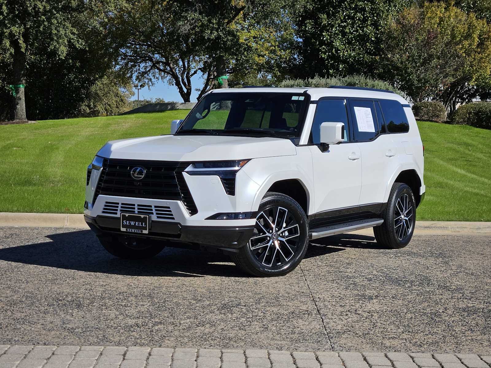 2025 Lexus GX Premium's photo