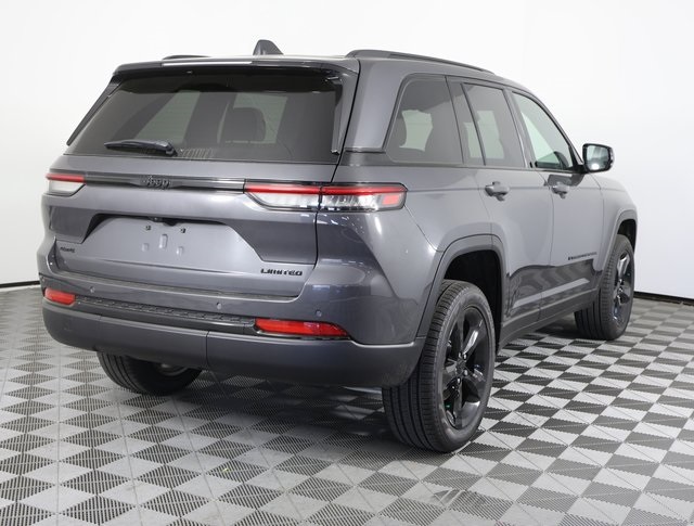 2025 Jeep Grand Cherokee Limited photo 4