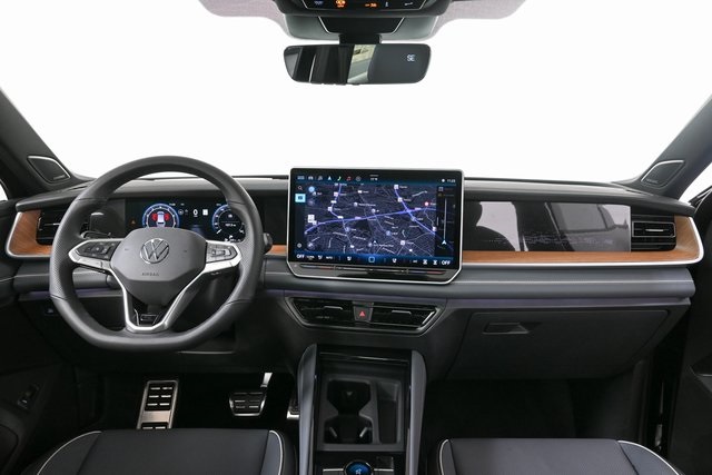 2025 Volkswagen Tiguan SEL R-Line Black photo 18