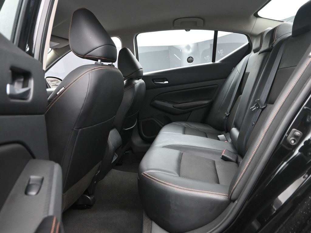 2022 Nissan Altima 2.5 SR photo 8