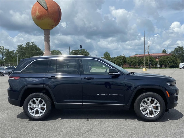 2023 Jeep Grand Cherokee Limited photo 2