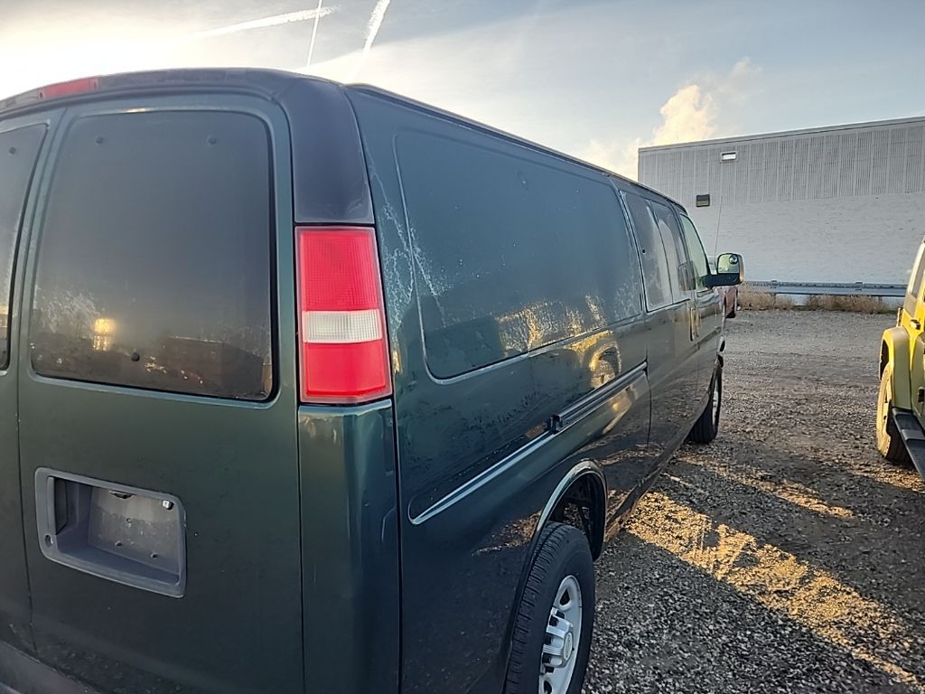 2011 Chevrolet Express 2500 Work Van photo 4