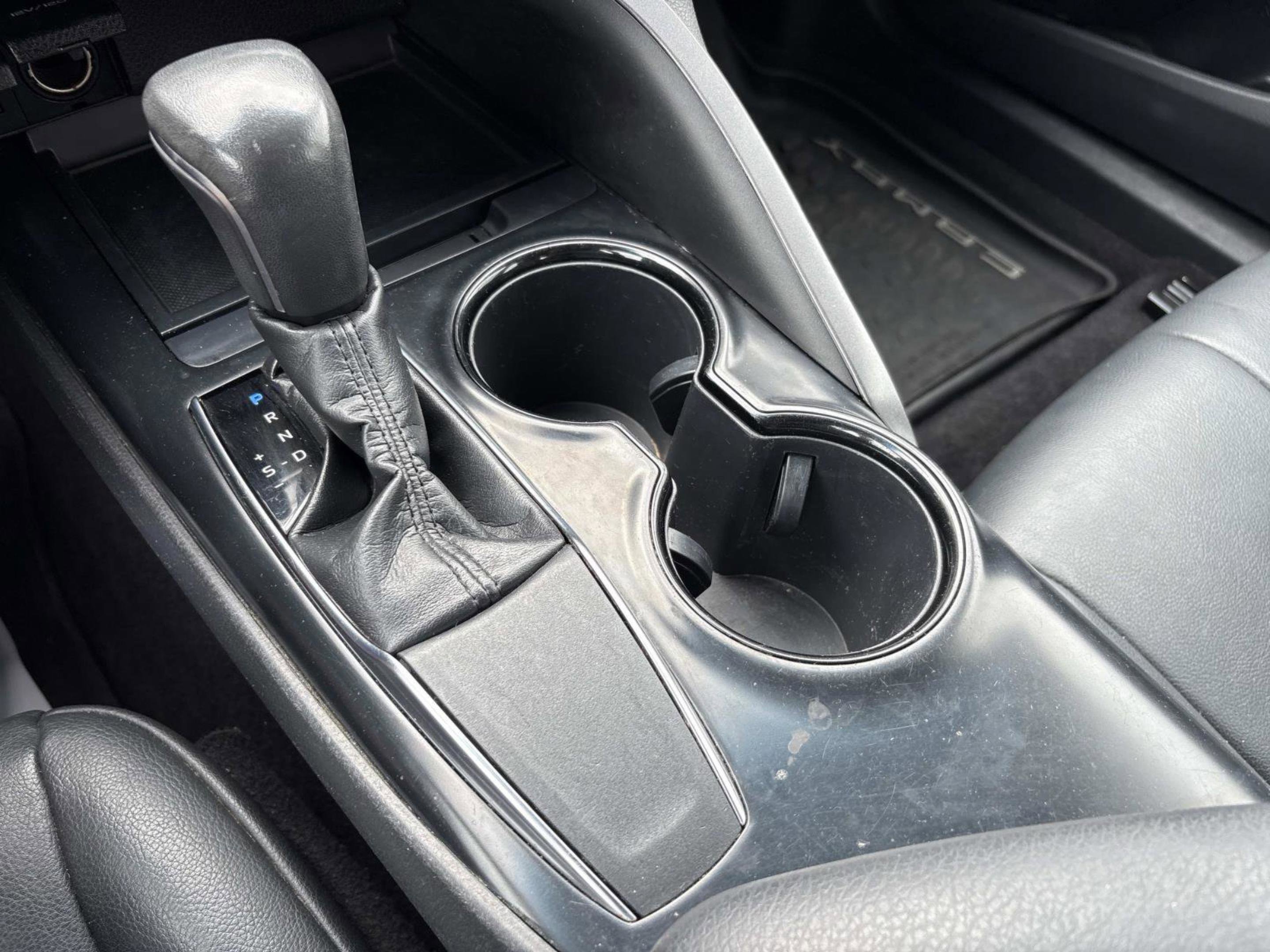 2019 Toyota Camry SE photo 30