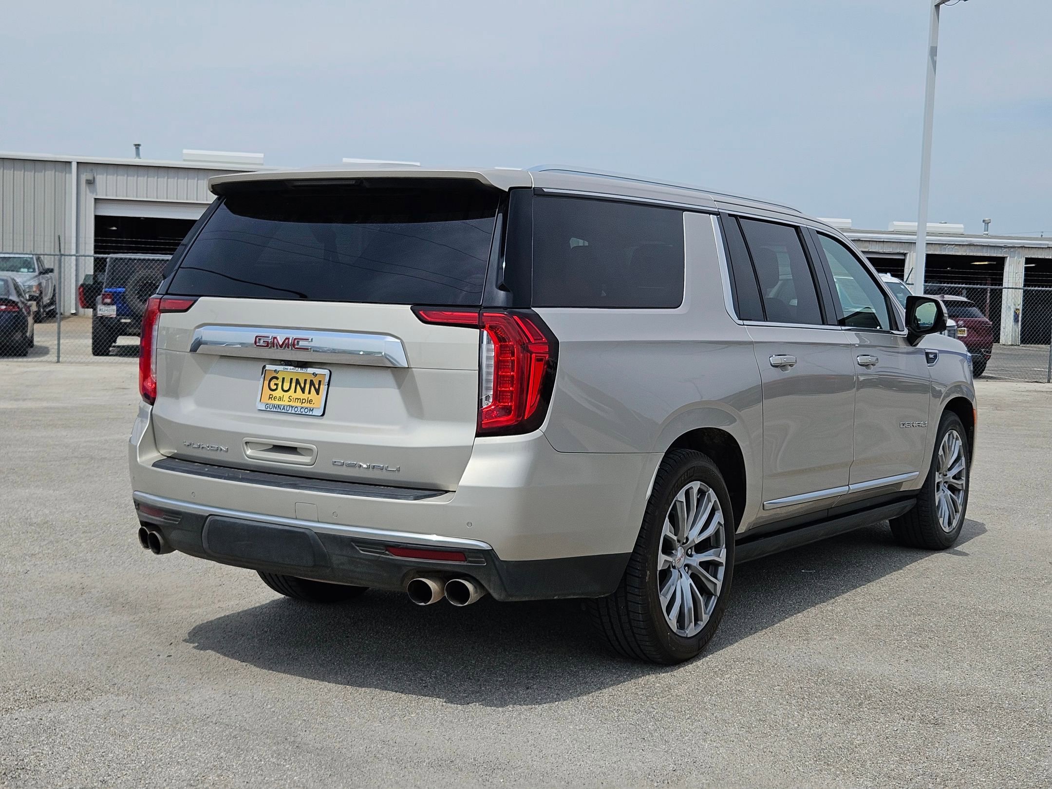 2021 Gmc Yukon XL Denali photo 3