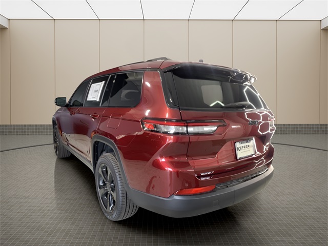 2025 Jeep Grand Cherokee Limited photo 3