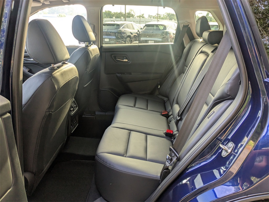 2025 Nissan Rogue SL photo 14