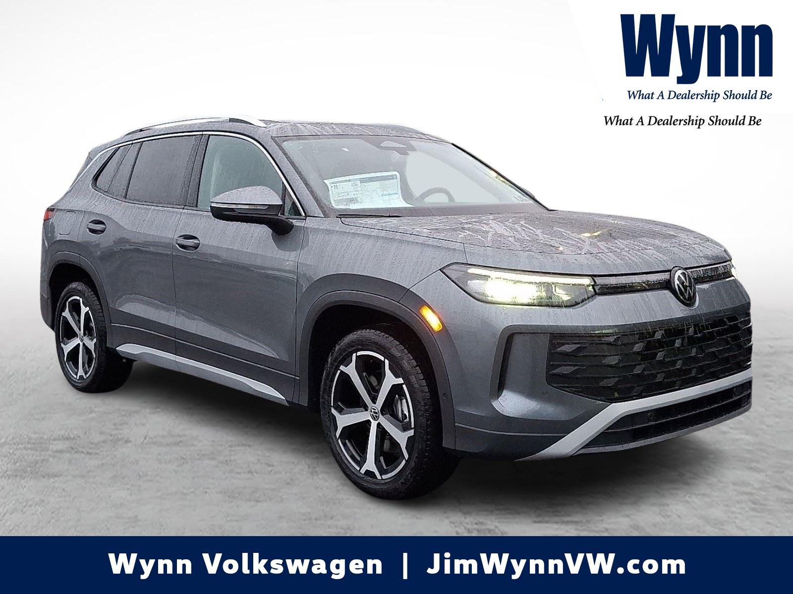 2025 Volkswagen Tiguan SE's photo