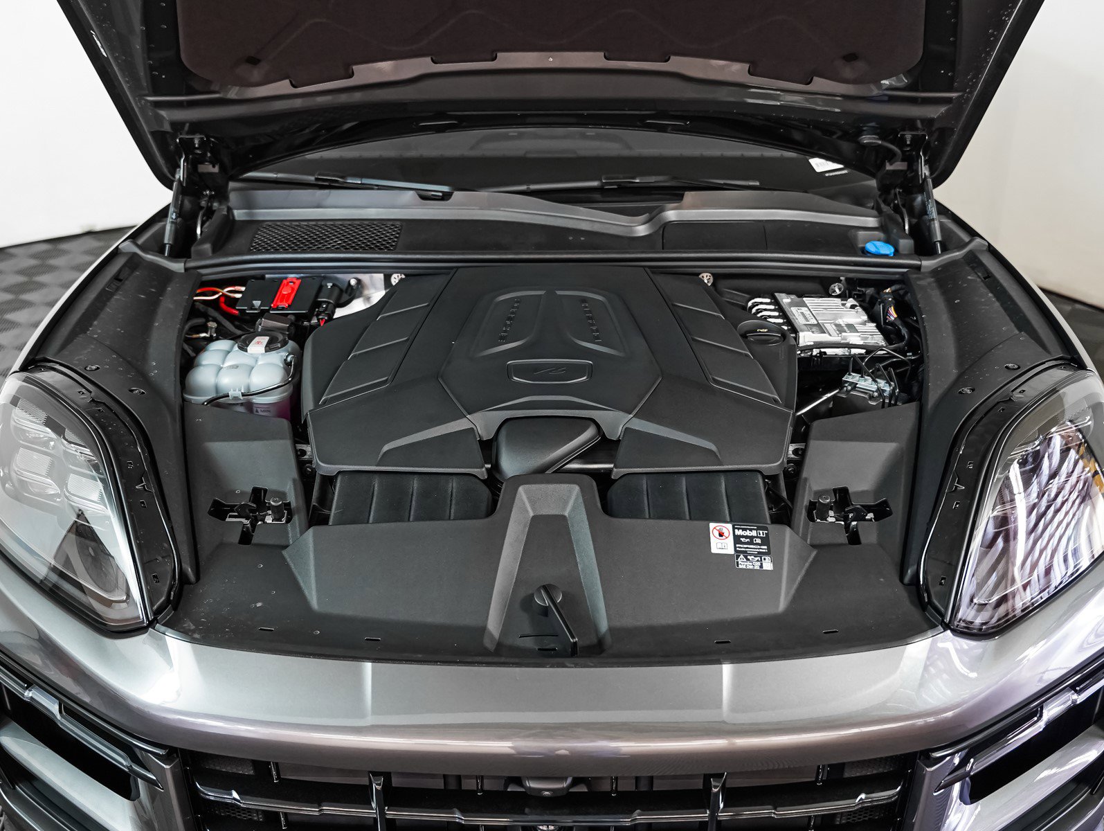 2025 Porsche Cayenne Coupe photo 13