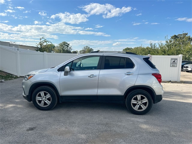 2017 Chevrolet Trax LT photo 2