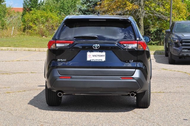 2025 Toyota RAV4 LE photo 4