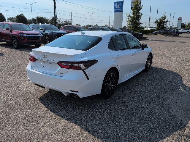 2024 Toyota Camry SE photo 4