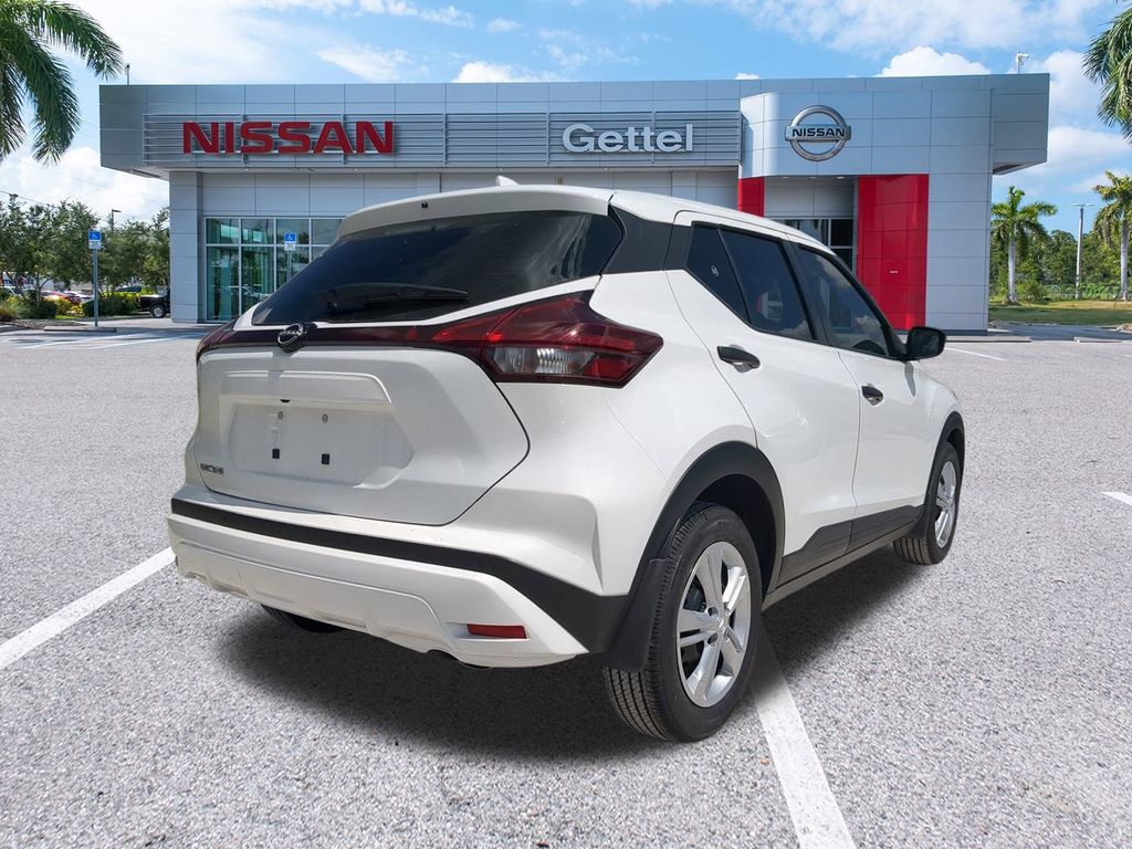 2025 Nissan Kicks Play S photo 3