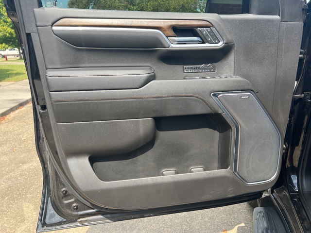 2023 Chevrolet Silverado 1500 High Country photo 24