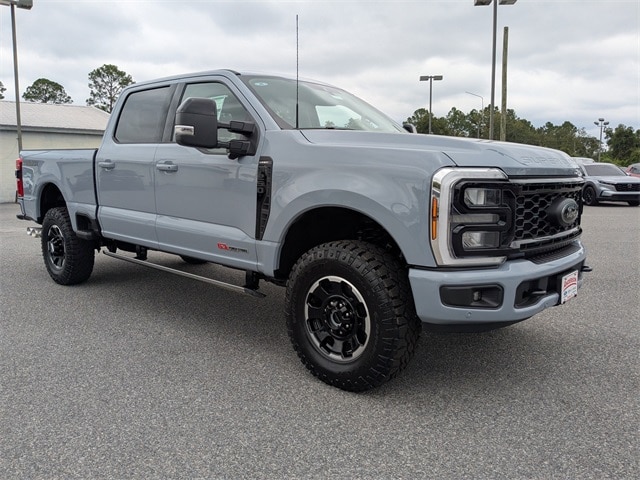 2026 Ford F-250 Lariat photo 2