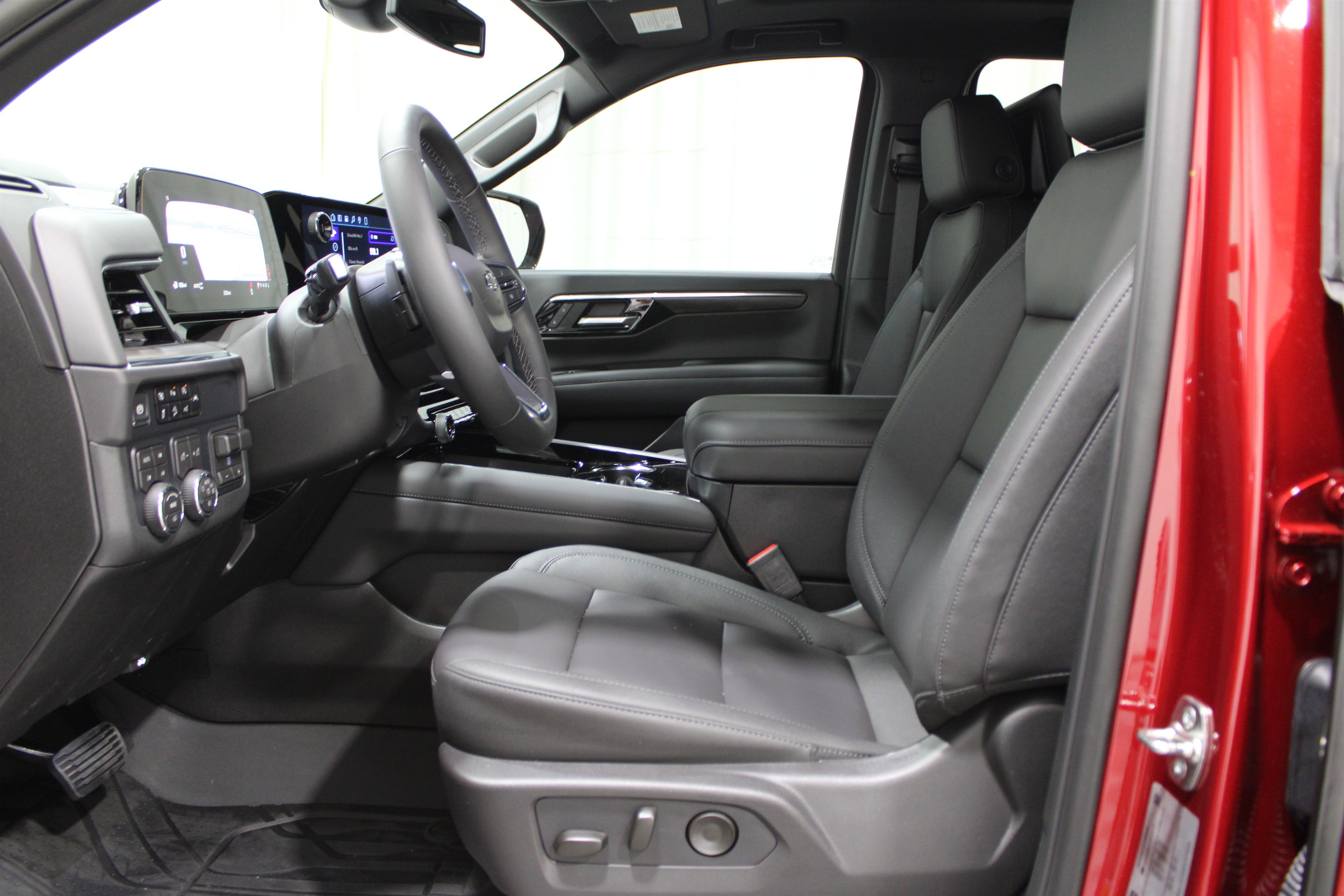 2026 Chevrolet Suburban Z71 photo 3