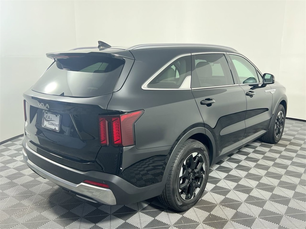 2025 Kia Sorento S photo 3