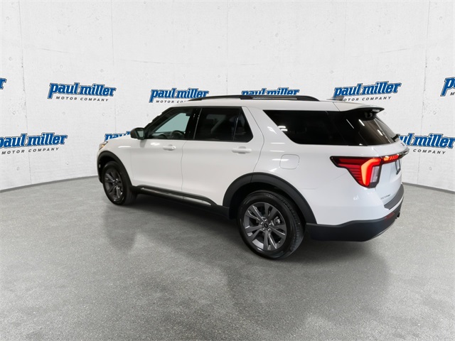 2025 Ford Explorer photo 3