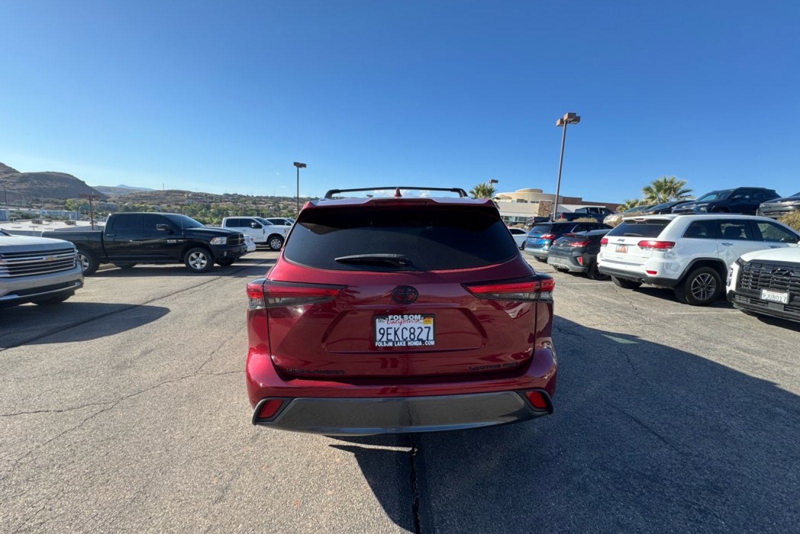 2023 Toyota Highlander L photo 2