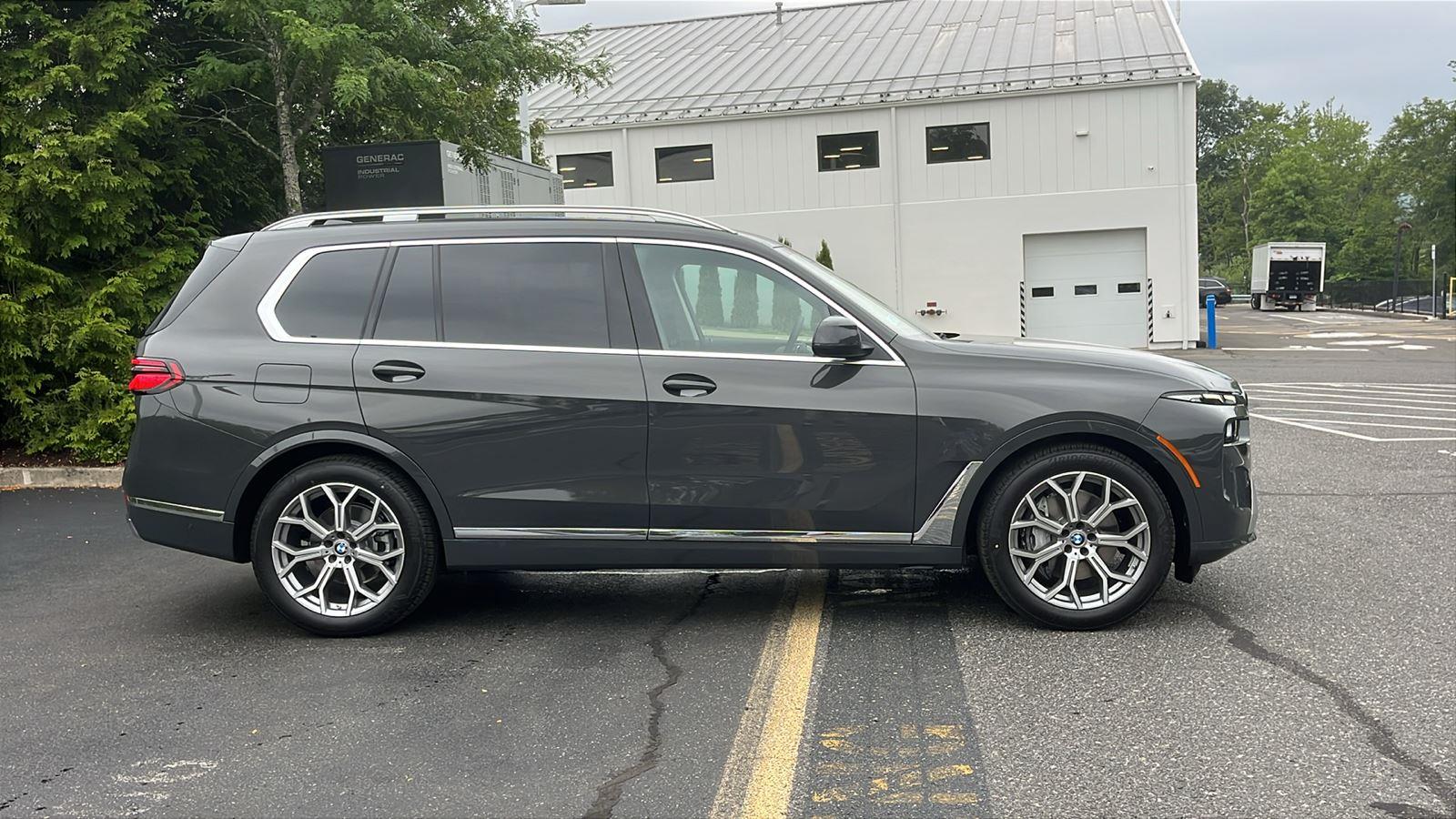 New 2026 Dravit Grey Metallic BMW xDrive40i image 2