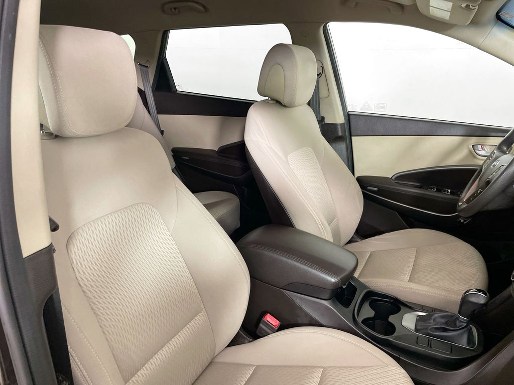 2017 Hyundai Santa Fe SE photo 25