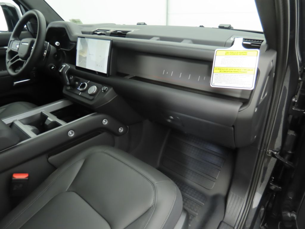 2025 Land Rover Defender 130 V8 photo 17