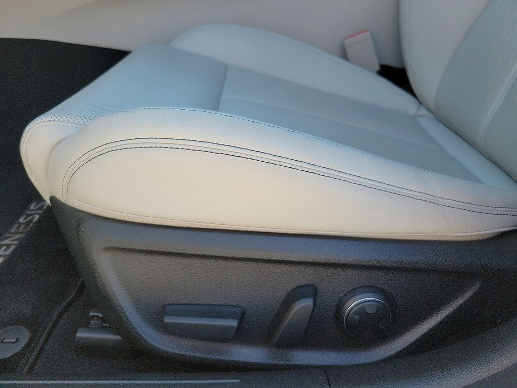 2024 Genesis G70 2.5T photo 11