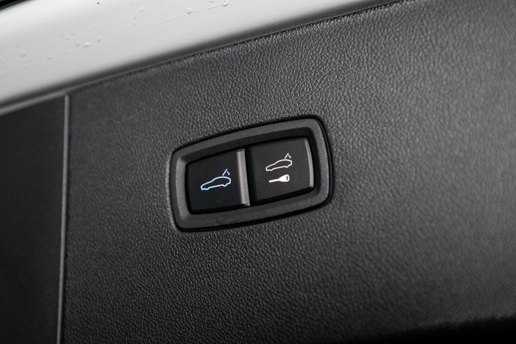 2025 Porsche Cayenne Coupe photo 39