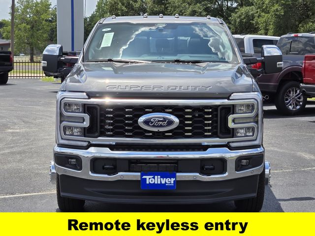 2025 Ford F-350 Lariat photo 2