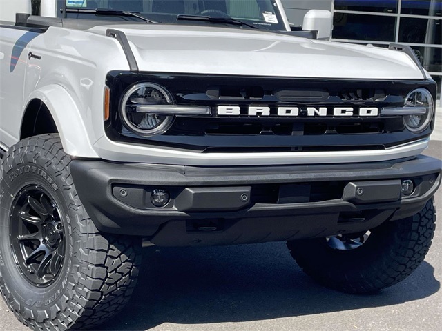 2025 Ford Bronco Outer Banks photo 2