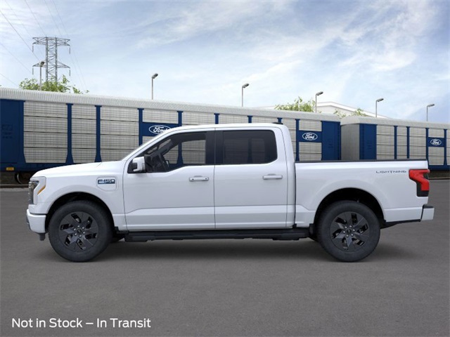 2025 Ford F-150 Lightning Lariat photo 2