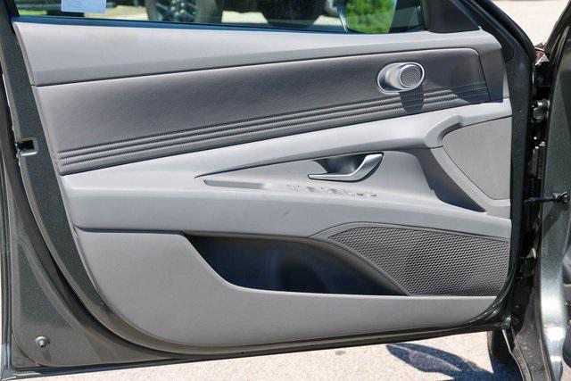 New 2025 Gray Hyundai SEL Sport image 7