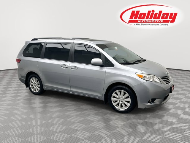 2017 Toyota Sienna XLE Premium's photo