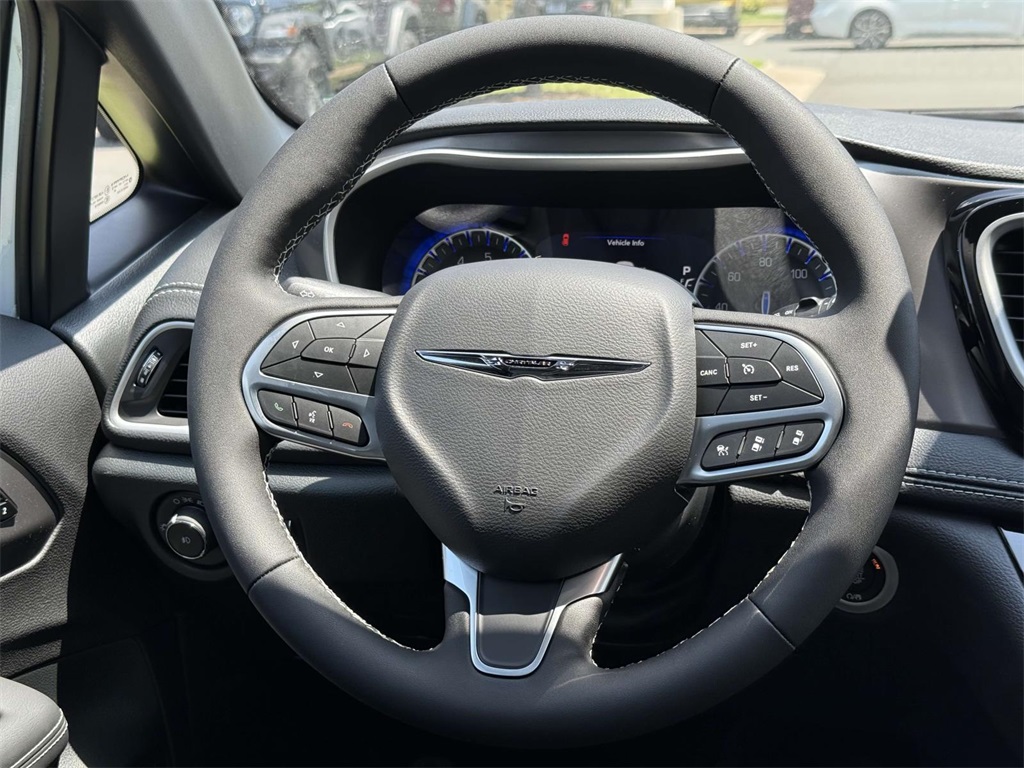 2025 Chrysler Pacifica photo 19