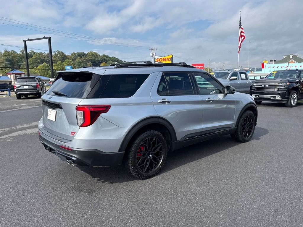 2022 Ford Explorer ST photo 3