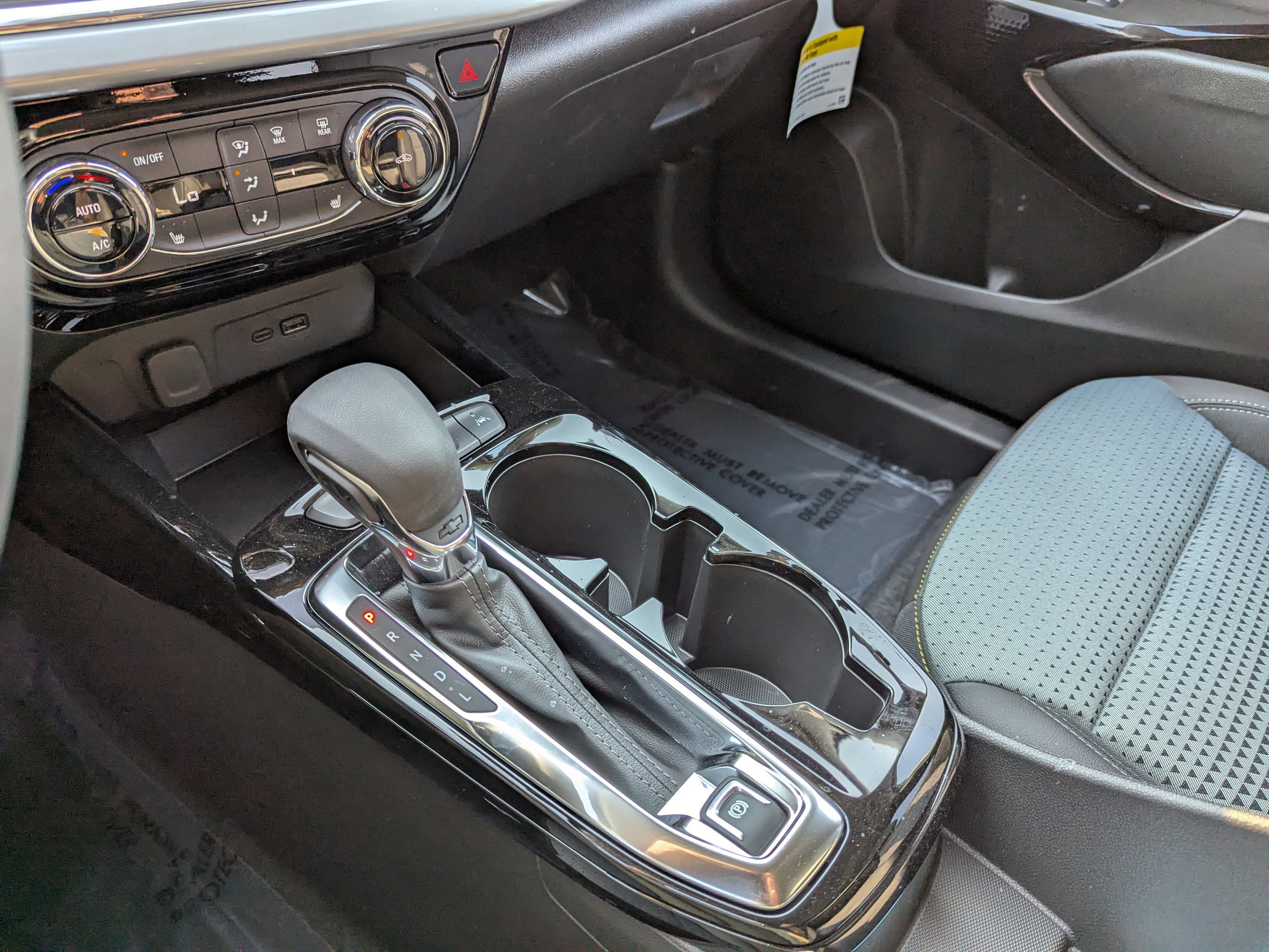 2025 Chevrolet Trax LT photo 21