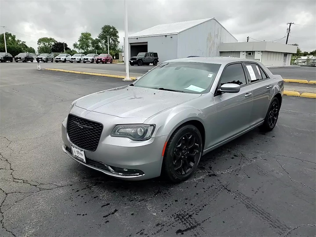 2016 Chrysler 300 S photo 2