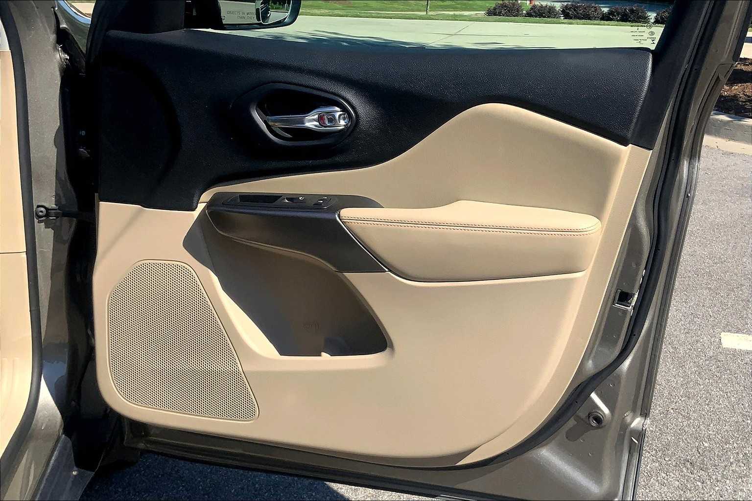 2020 Jeep Cherokee Latitude photo 23