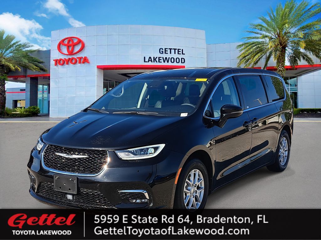 2024 Chrysler Pacifica Touring L's photo