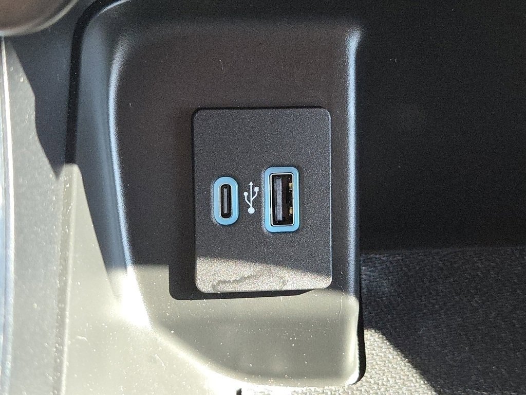 2023 Ford F-150 Lightning XLT photo 14