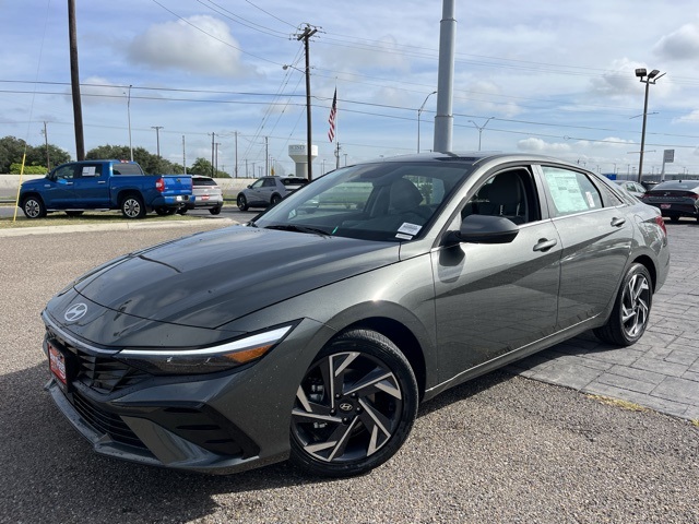 2025 Hyundai Elantra Limited photo 3