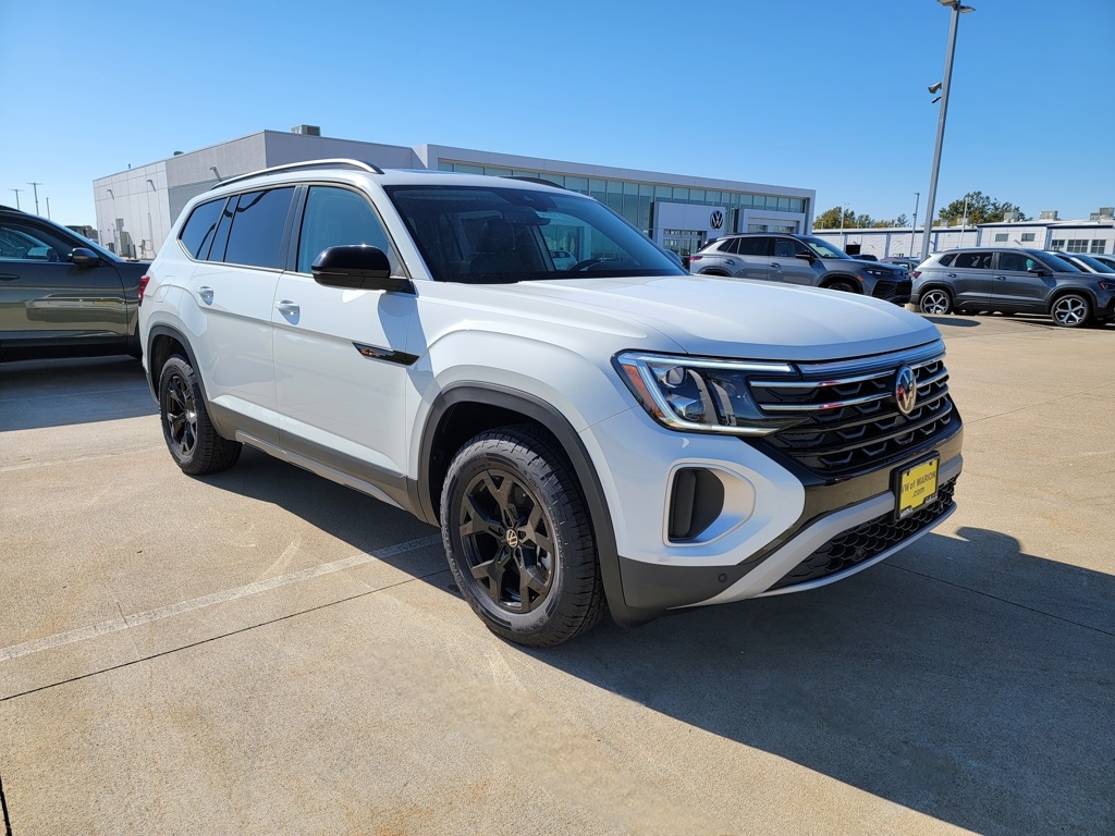 2025 Volkswagen Atlas Atlas Peak Edition's photo