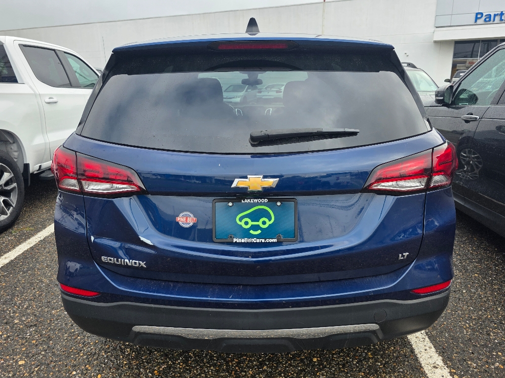 2022 Chevrolet Equinox LT photo 2